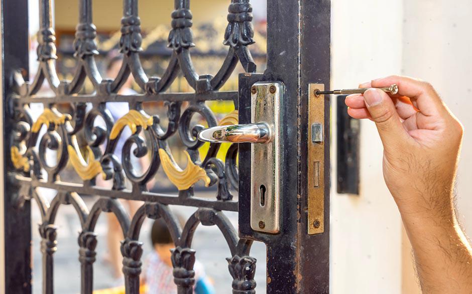 ouverture de porte claquée serrurier Houdan